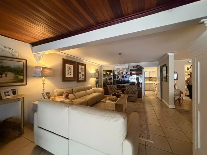 EN VENTA -  AMPLIA CASA DE UNA PLANTA   – SAN RAFAEL  DE ESCAZU