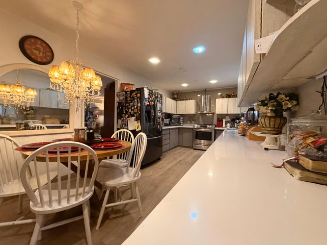 EN VENTA -  AMPLIA CASA DE UNA PLANTA   – SAN RAFAEL  DE ESCAZU