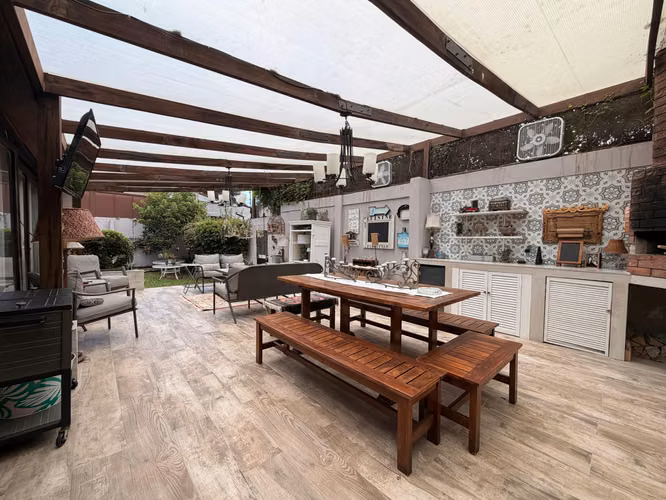 EN VENTA -  AMPLIA CASA DE UNA PLANTA   – SAN RAFAEL  DE ESCAZU