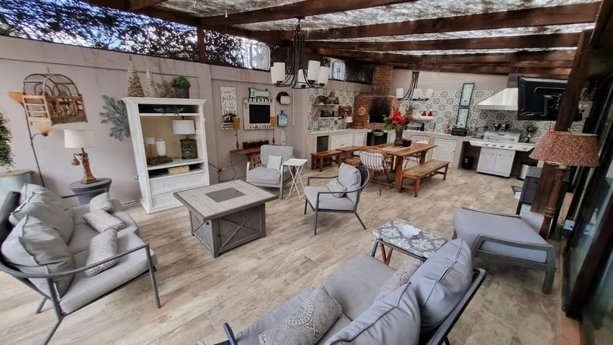 EN VENTA -  AMPLIA CASA DE UNA PLANTA   – SAN RAFAEL  DE ESCAZU