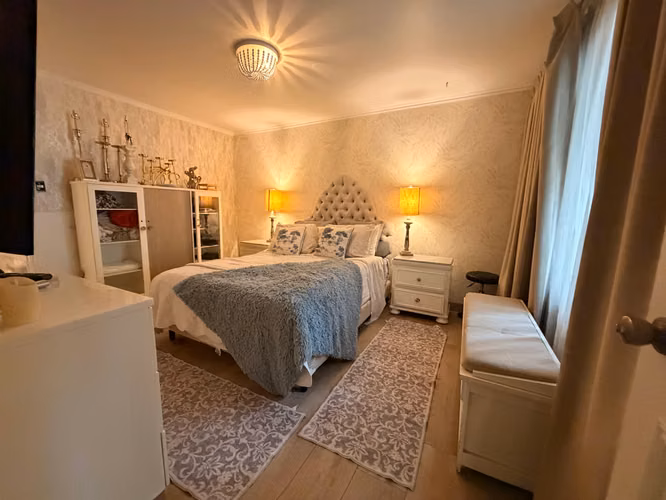 EN VENTA -  AMPLIA CASA DE UNA PLANTA   – SAN RAFAEL  DE ESCAZU