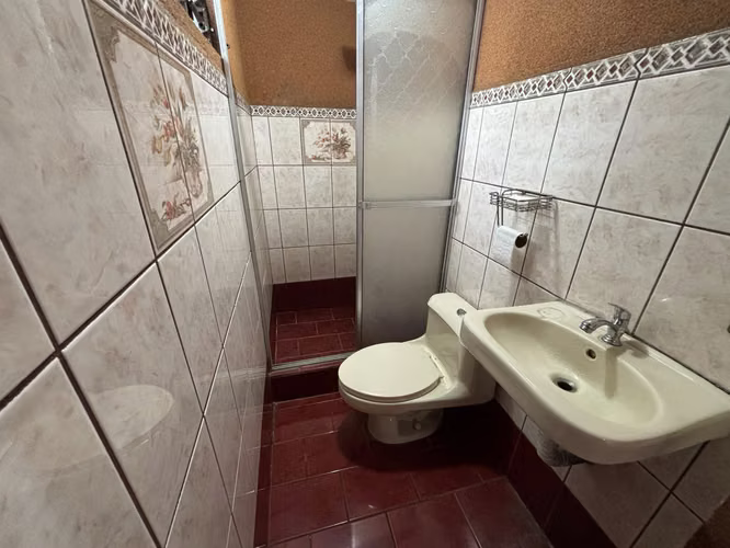 Venta de casa de dos plantas en Mercedes Norte, Heredia