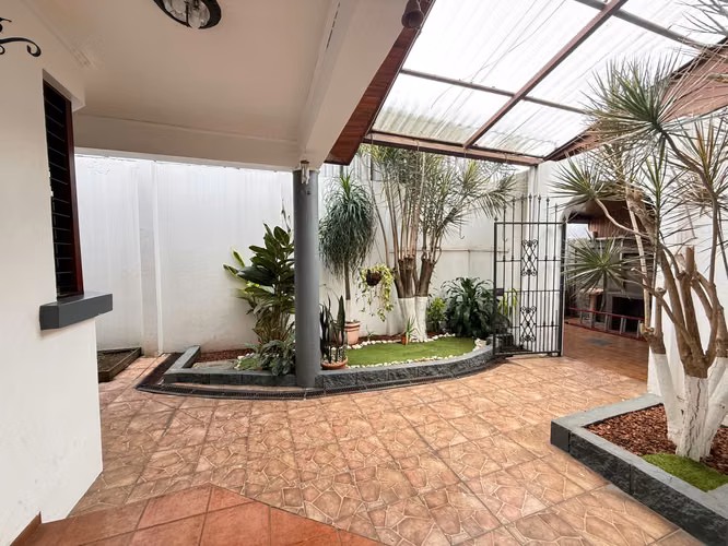 Venta de casa de dos plantas en Mercedes Norte, Heredia