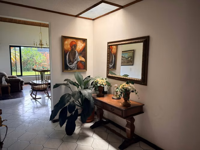 Spacious single-level house for sale in Curridabat.