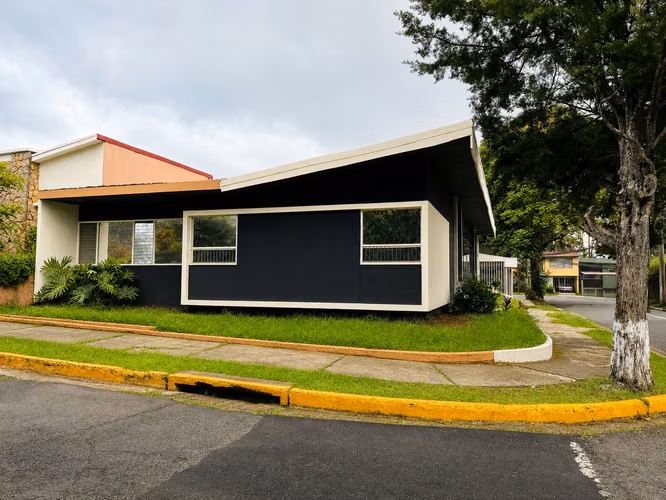 Se alquila Casa con uso de suelo mixto en los Yoses - Imagen 2