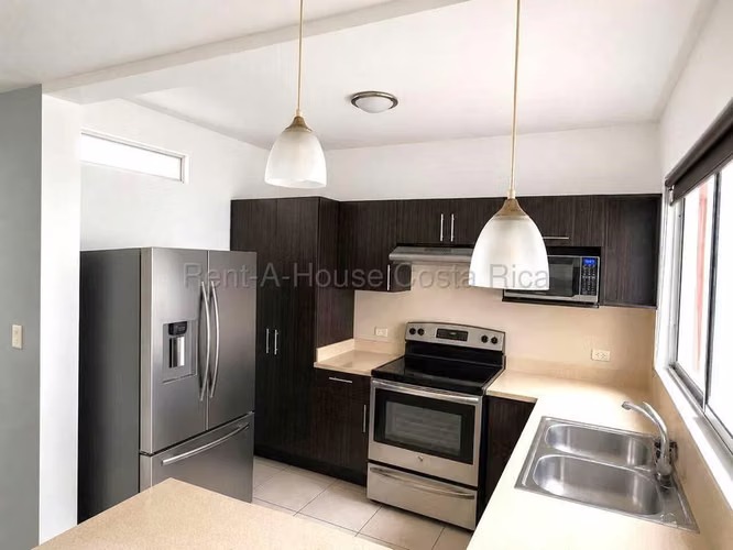 Venta de Casa en Condominio Hacienda Colón RZ
