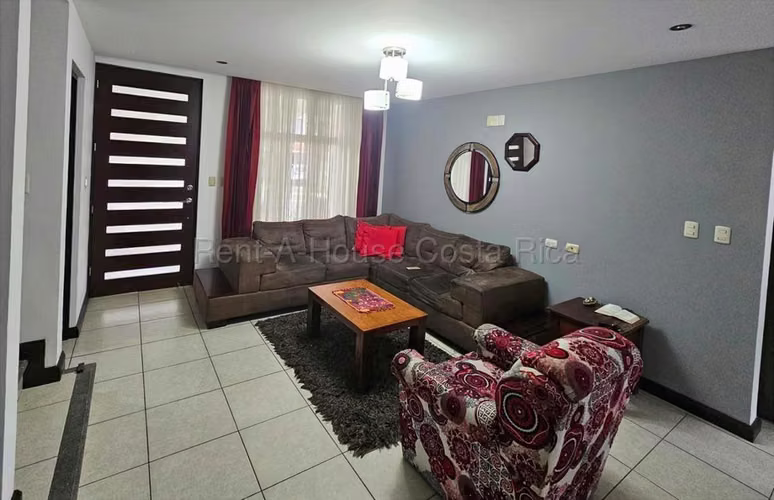 Venta de Casa en Condominio Hacienda Colón RZ