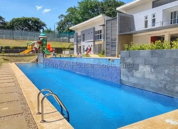 Venta de Casa en Condominio Hacienda Colón RZ