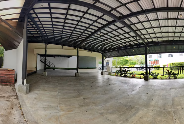 Venta de local comercial en Santa Ana · Piedades · 40 hab · 236 m²