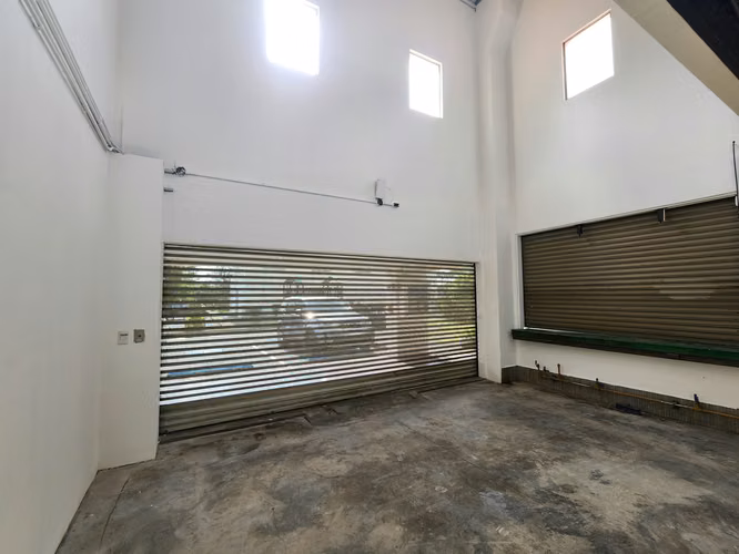 Venta de local comercial en Santa Ana · Piedades · 40 hab · 236 m²