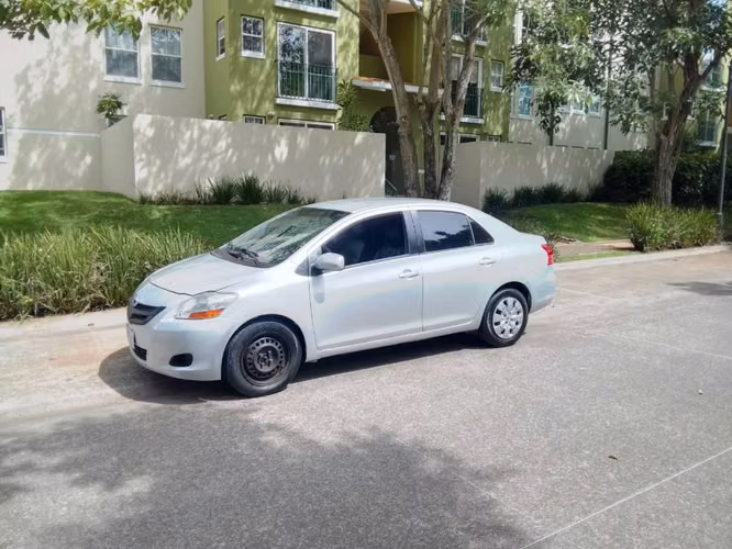 TOYOTA YARIS 2009 AUTOMÁTICO