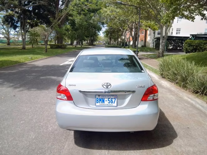 TOYOTA YARIS 2009 AUTOMÁTICO