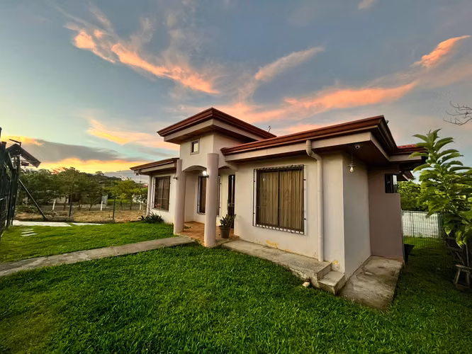 Se alquila hermosa casa en Palmares Alajuela