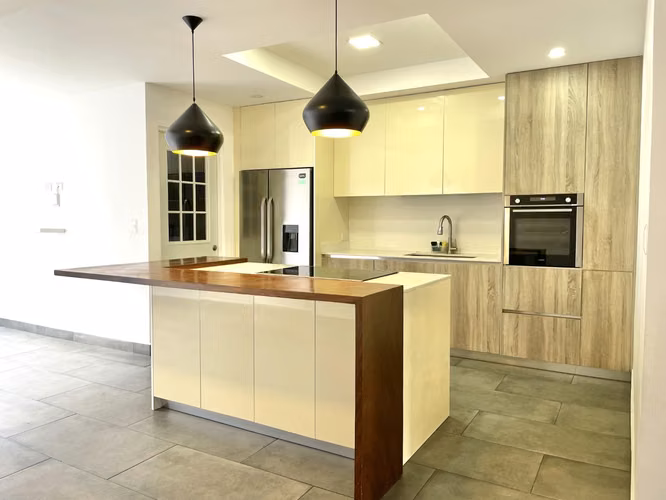 ALQUILER CASA CON LÍNEA BLANCA, EN CONDOMINIO RIO PALMA, ESCAZÚ