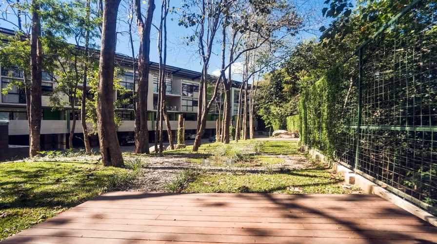 Apartamento Moderno, full amueblado con jardin, Santa ana central, inicio Rio Oro - Imagen 13