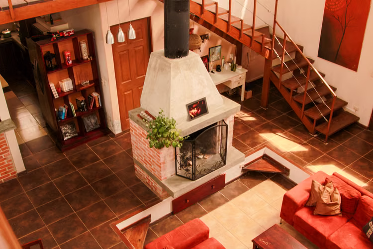 Viva rodeado de naturaleza. Venta de casa independiente con chimenea en Tres Rios.
