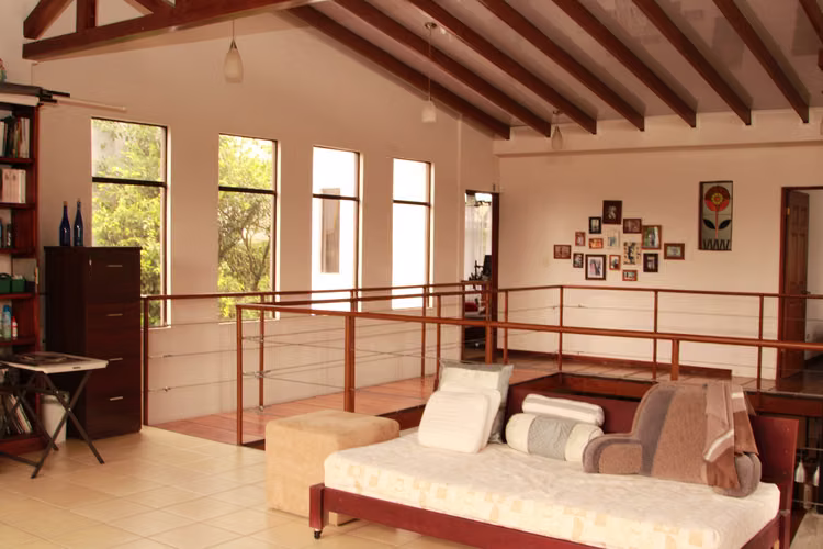 Viva rodeado de naturaleza. Venta de casa independiente con chimenea en Tres Rios.