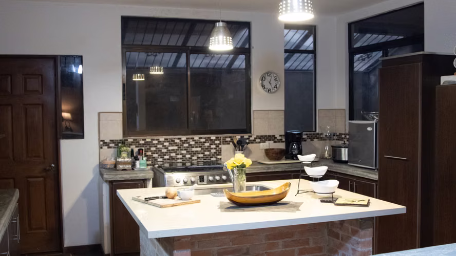 Viva rodeado de naturaleza. Venta de casa independiente con chimenea en Tres Rios.