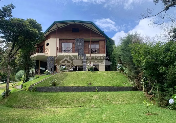 Se vende hermosa casa Los Ángeles San Rafael de Heredia