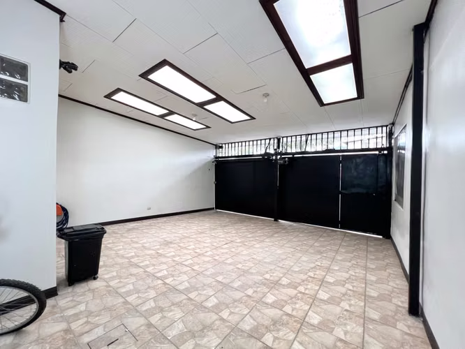 Venta de casa en San Sebastián. 3 Habitaciones + Oficina. ¡Ubicación inmejorable cerca de todo!