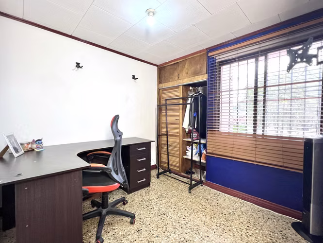 Venta de casa en San Sebastián. 3 Habitaciones + Oficina. ¡Ubicación inmejorable cerca de todo!