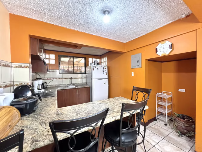 Venta de casa en San Sebastián. 3 Habitaciones + Oficina. ¡Ubicación inmejorable cerca de todo!