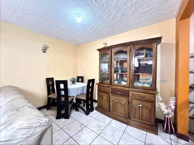 Venta de casa en San Sebastián. 3 Habitaciones + Oficina. ¡Ubicación inmejorable cerca de todo!