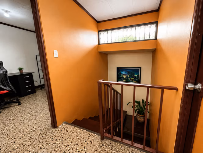 Venta de casa en San Sebastián. 3 Habitaciones + Oficina. ¡Ubicación inmejorable cerca de todo!