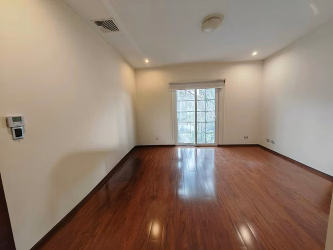 Exclusiva Casa de Lujo con Piscina Privada en Santa Ana | Venta