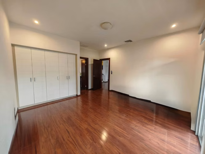 Exclusiva Casa de Lujo con Piscina Privada en Santa Ana | Venta