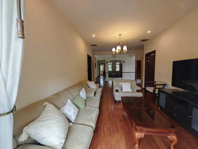 Exclusiva Casa de Lujo con Piscina Privada en Santa Ana | Venta