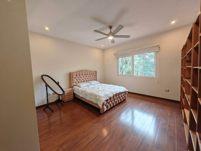 Exclusiva Casa de Lujo con Piscina Privada en Santa Ana | Venta