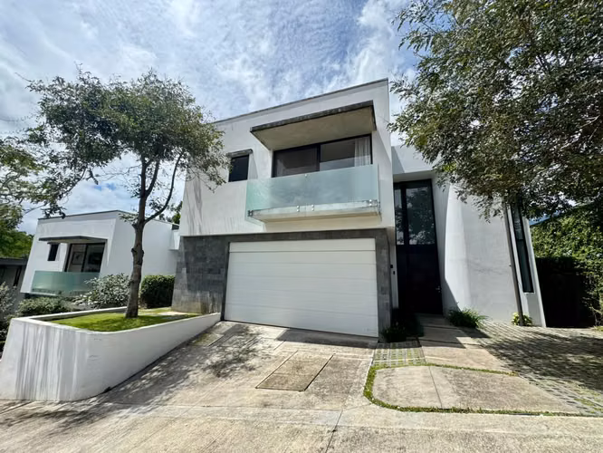 Luxury house for sale in exclusive closed condo.