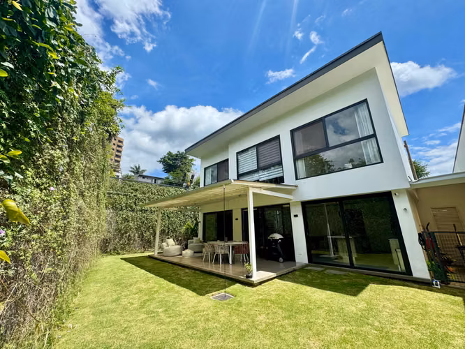 Casa de lujo en venta en exclusivo condominio cerrado.