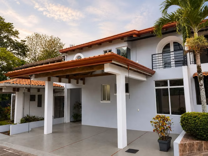 Preciosa Casa en Escazú de venta o alquiler