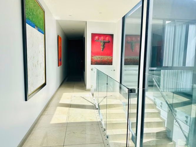 Bella casa minimalista en condominio privado, Escazú