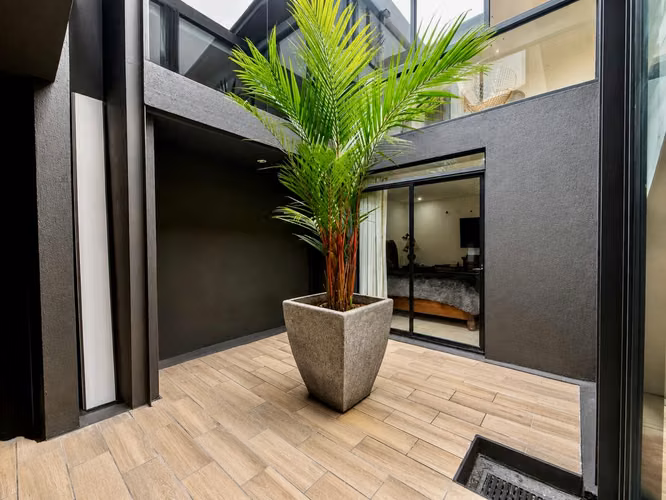 Bella casa minimalista en condominio privado, Escazú - Imagen 4