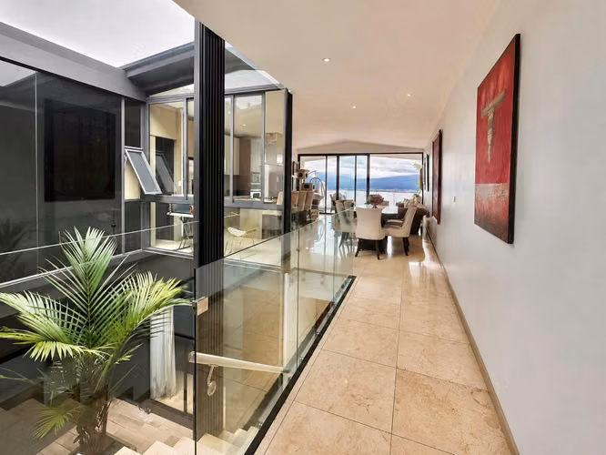 Bella casa minimalista en condominio privado, Escazú - Imagen 2