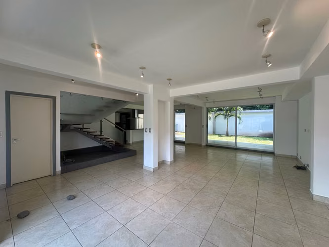 VENTA DE CASA EN HACIENDA BARCELONA CON AMPLIOS ESPACIOS - Imagen 4