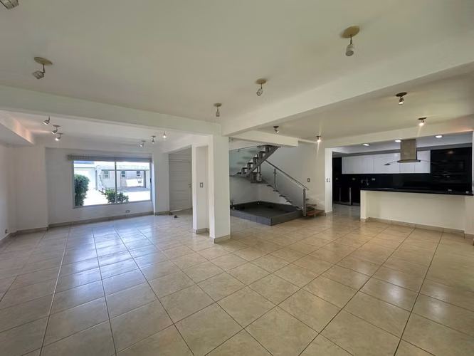 VENTA DE CASA EN HACIENDA BARCELONA CON AMPLIOS ESPACIOS - Imagen 2