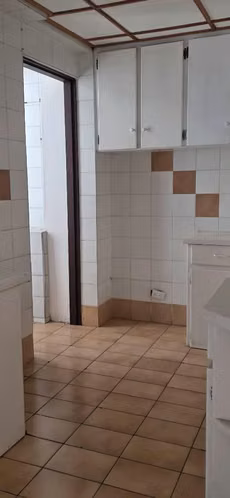 Se alquila amplio apartamento de 3 habitaciones - Imagen 2