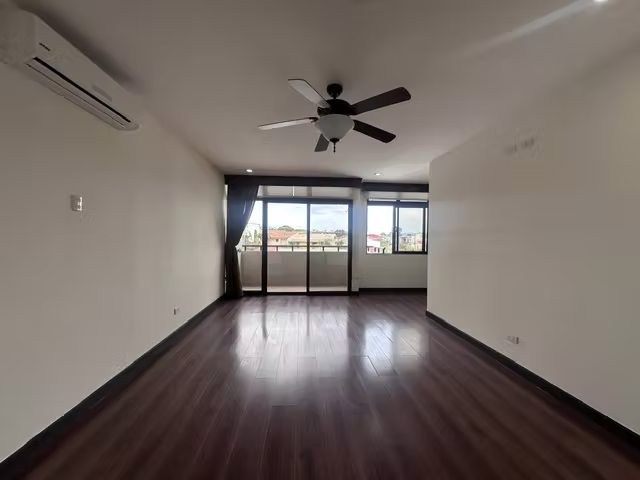 Gran Apartamento en Venta en Condominio, Santa Ana Centro