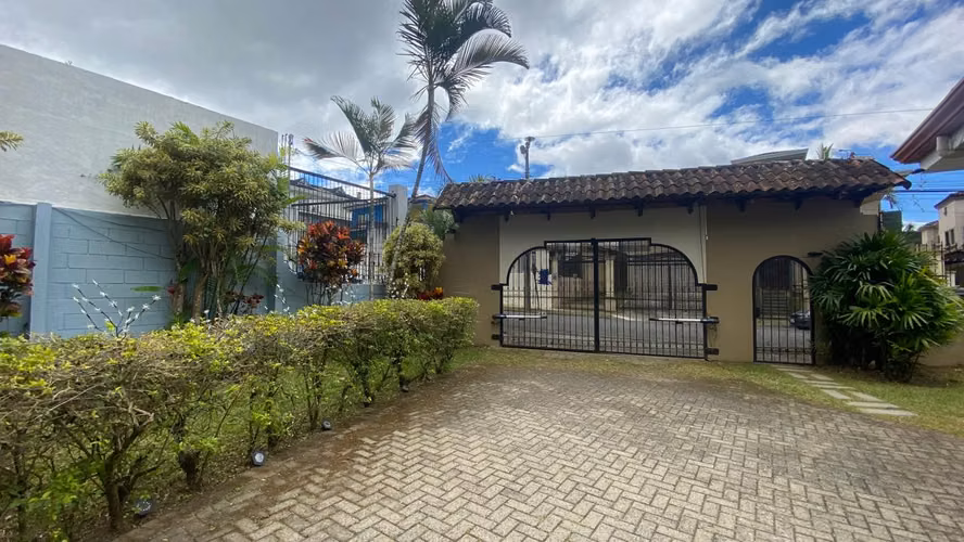 Se vende espectacular residencia en el prestigioso Residencial Altamonte
