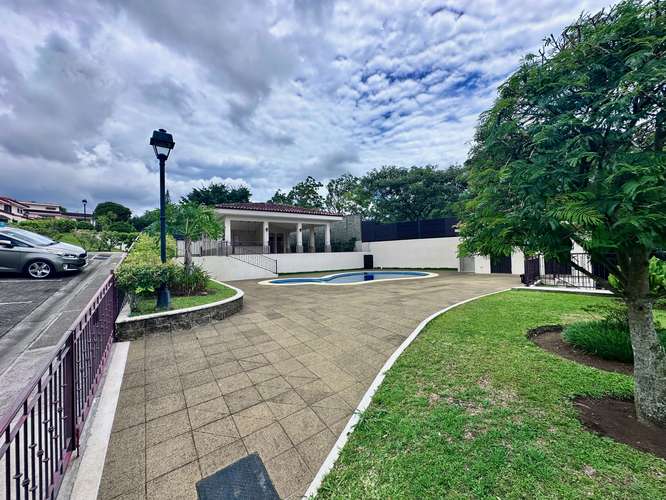 Residencia en venta en Condominio Montealondra – Moravia