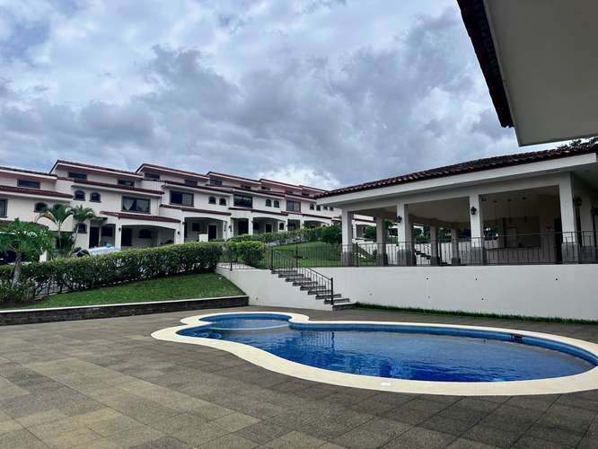 Residencia en venta en Condominio Montealondra – Moravia