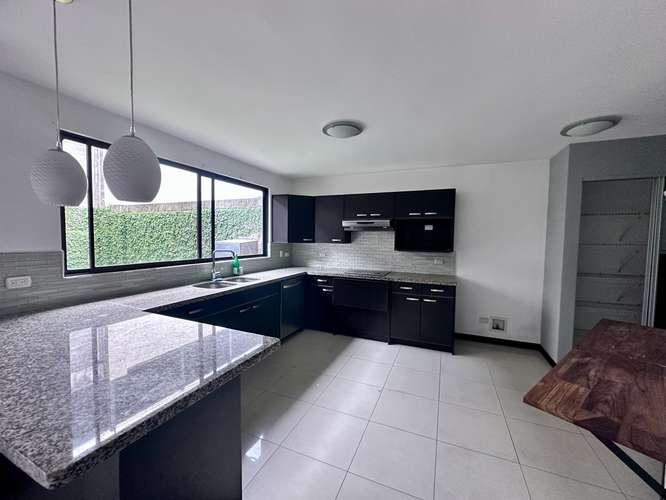 Residencia en venta en Condominio Montealondra – Moravia