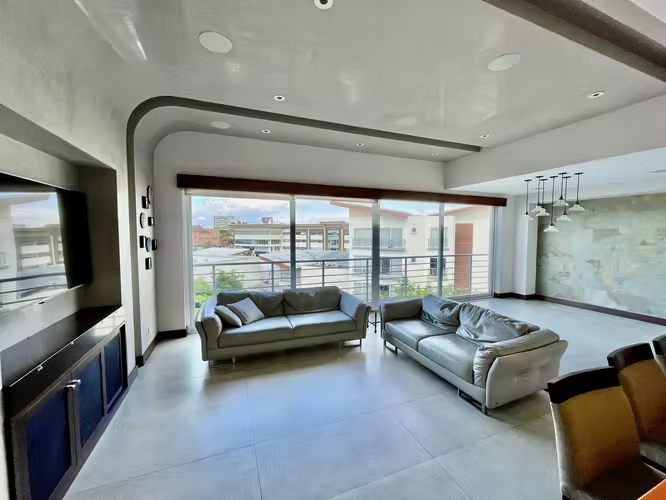 Alquiler en Penthouse - Distrito 4 - Semi amueblado