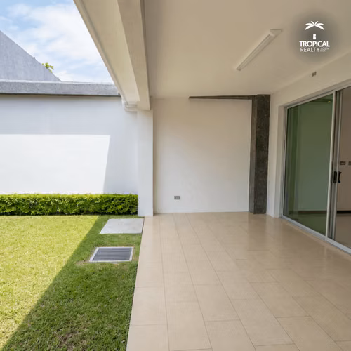 Casa Moderna en Alquiler con 3 Habitaciones en Suite en Santa Ana | US$2,700 - Imagen 18