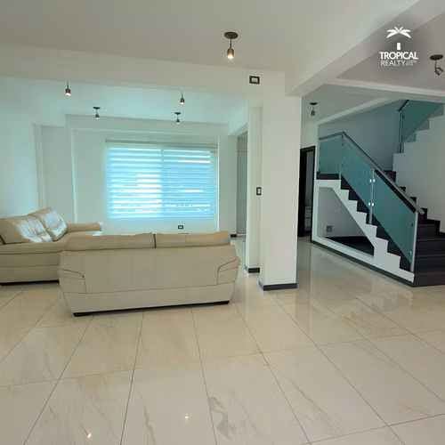 Casa Moderna en Alquiler con 3 Habitaciones en Suite en Santa Ana | US$2,700 - Imagen 5