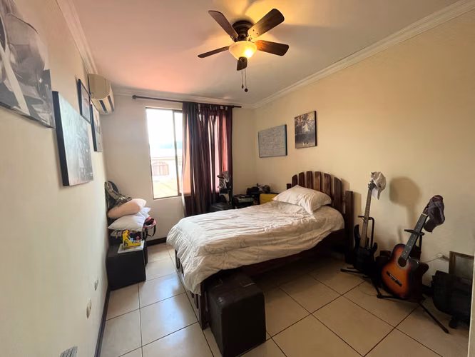 CASA 4 HABITACIONES VENTA RESIDENCIAL MONTANA POZOS SANTA ANA EM494